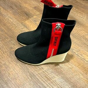 DKNY Warby Wedge Sneaker Stretch Sock Boots Size 8.5